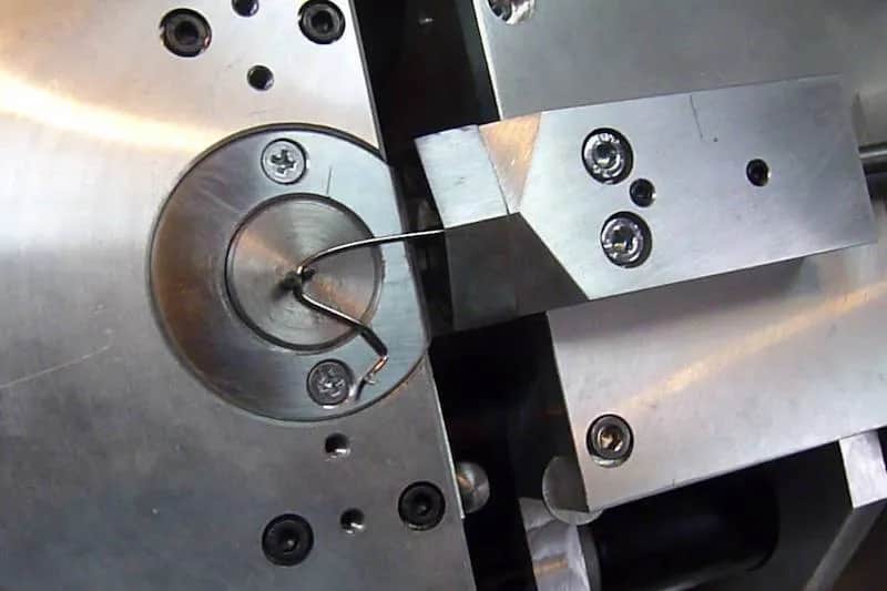 Narzędzia do gięcia drutu: techniki i metody formowania metalu