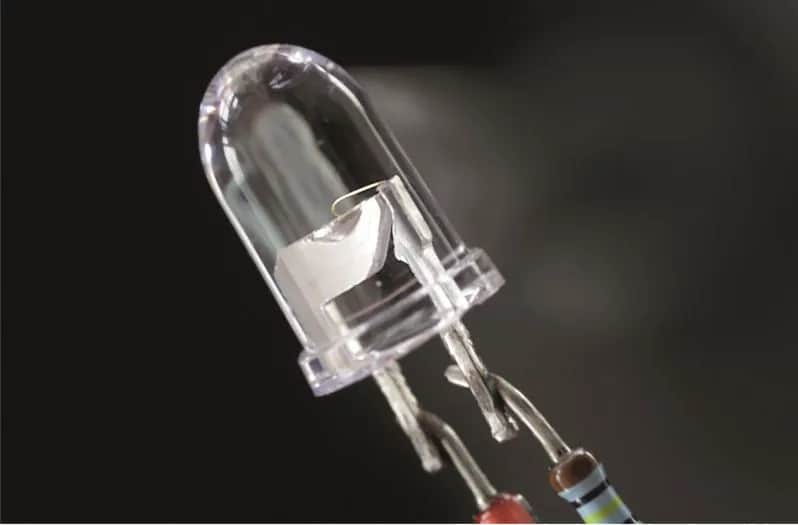 Diody LED 24V samochodowe: Zalety i zastosowania w pojazdach