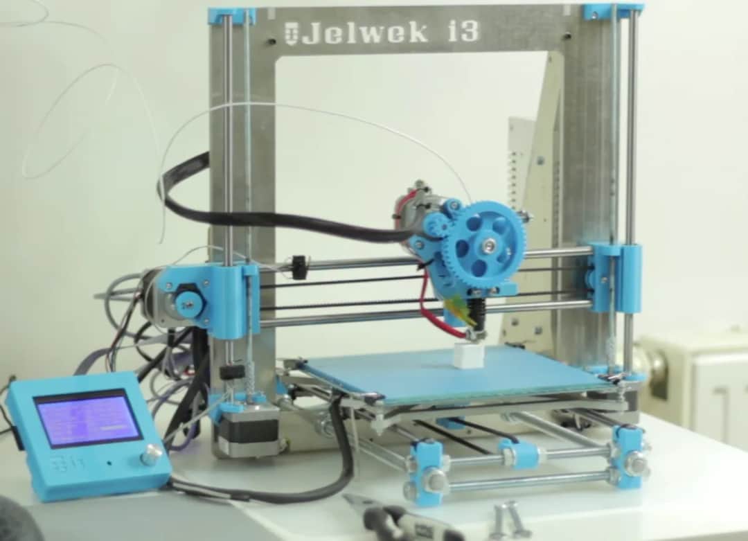 Jak zbudować drukarkę 3D DIY: kompletny poradnik dla majsterkowiczów