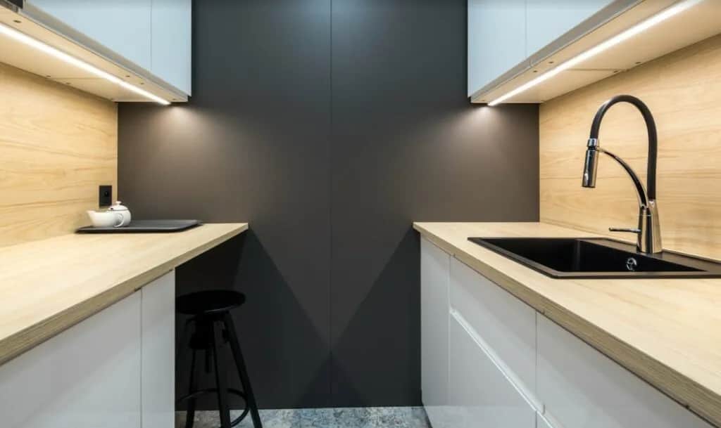 Listwy LED do kuchni pod szafki: funkcjonalne oświetlenie blatu