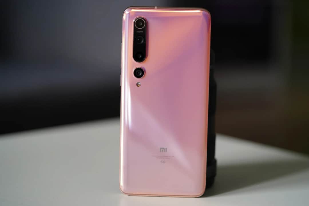 Najtańszy telefon z ładowaniem indukcyjnym: czy warto kupić?